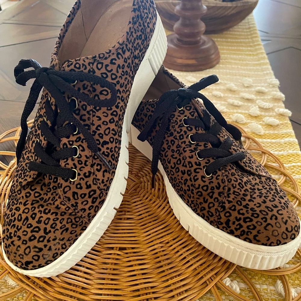 Naturalizer ladies sneakers